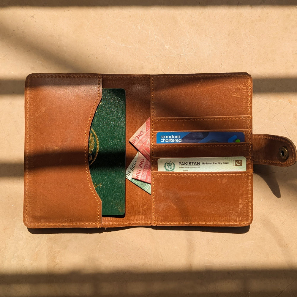 Tum Chalay Aao Passport Holder