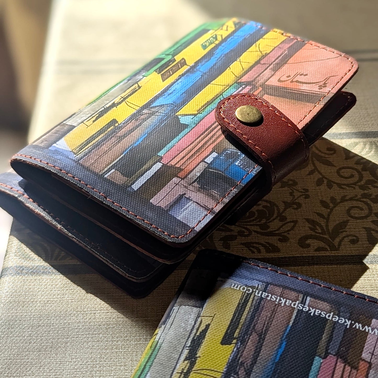 Lyari Passport Holder